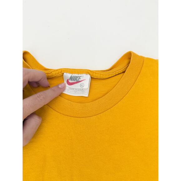 Vitnage nike yellow embroidered graphic tee - size xlarge - Picture 3 of 7